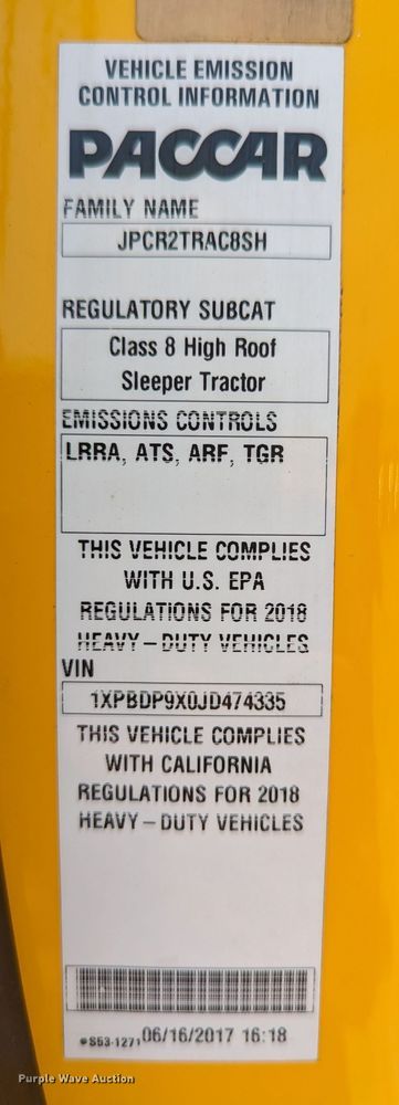 image for item MN9959 2018 Peterbilt 579  semi truck