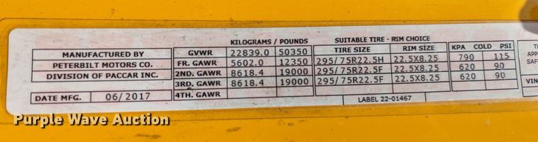 image for item MN9959 2018 Peterbilt 579  semi truck