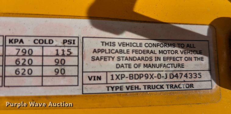 image for item MN9959 2018 Peterbilt 579  semi truck