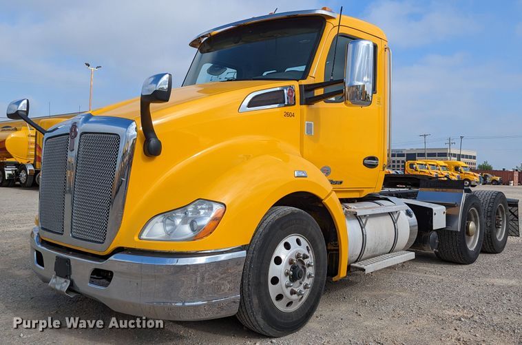 image for item MN9960 2019 Kenworth T680  semi truck