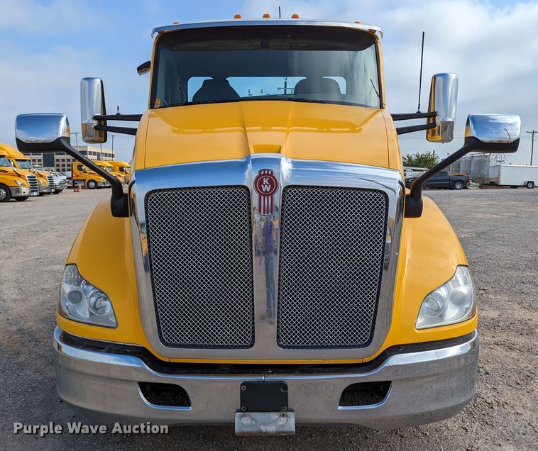 image for item MN9960 2019 Kenworth T680  semi truck