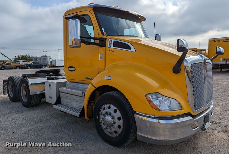 image for item MN9960 2019 Kenworth T680  semi truck