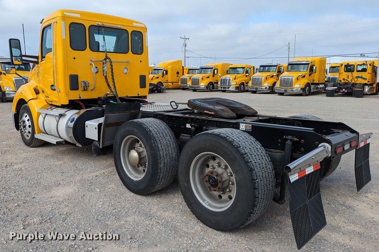 image for item MN9960 2019 Kenworth T680  semi truck