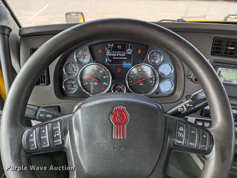 image for item MN9960 2019 Kenworth T680  semi truck