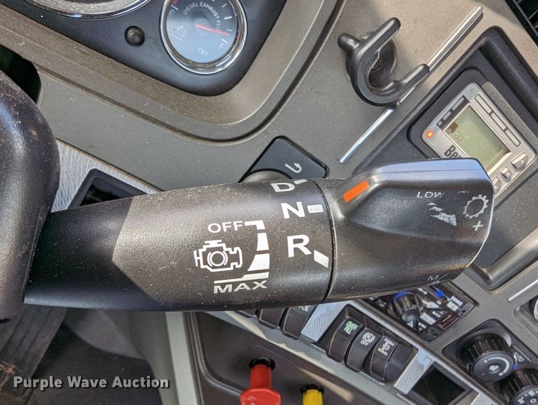 image for item MN9960 2019 Kenworth T680  semi truck