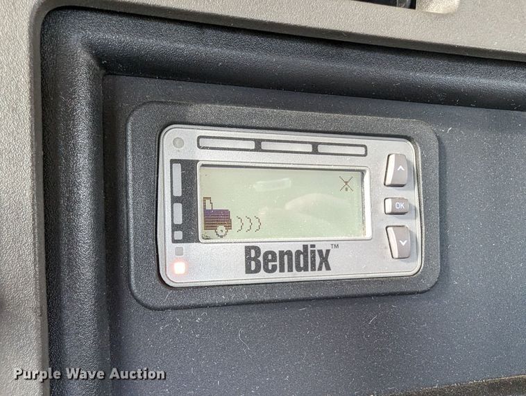 image for item MN9960 2019 Kenworth T680  semi truck