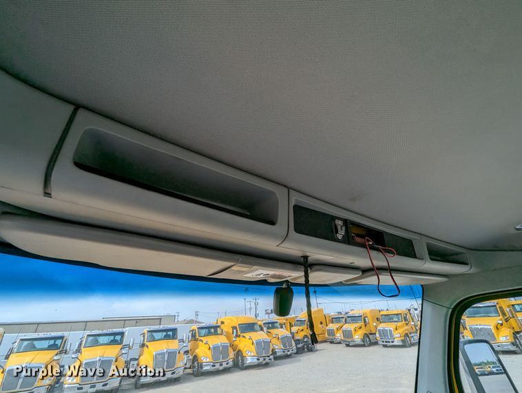 image for item MN9960 2019 Kenworth T680  semi truck