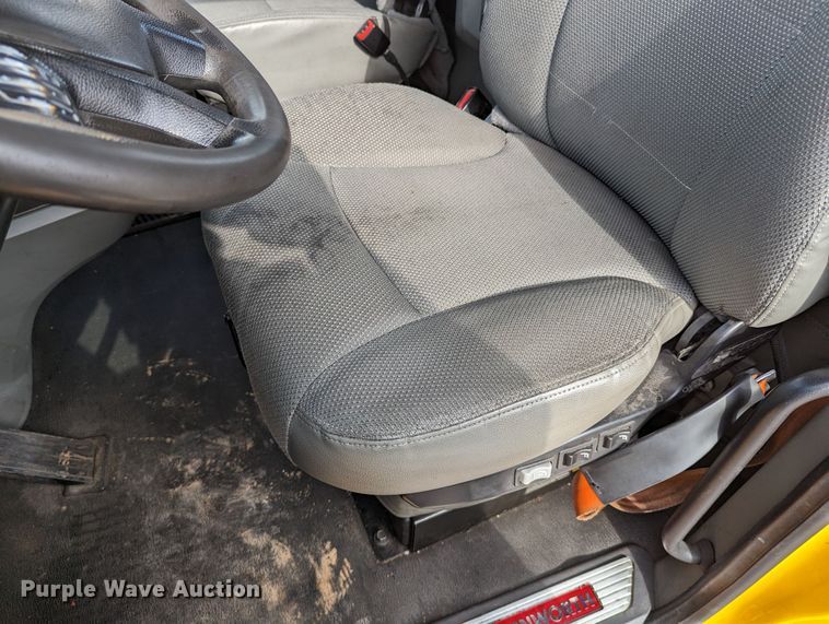 image for item MN9960 2019 Kenworth T680  semi truck