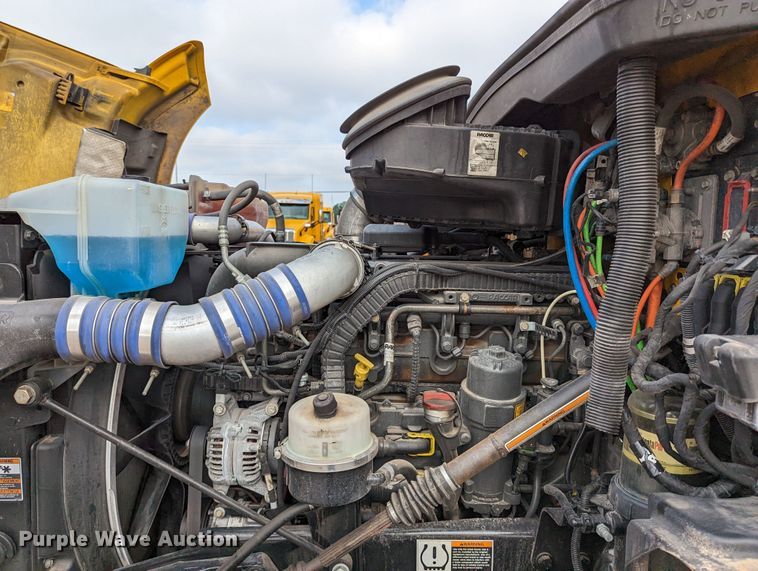 image for item MN9960 2019 Kenworth T680  semi truck