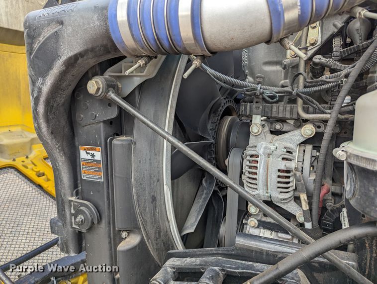 image for item MN9960 2019 Kenworth T680  semi truck