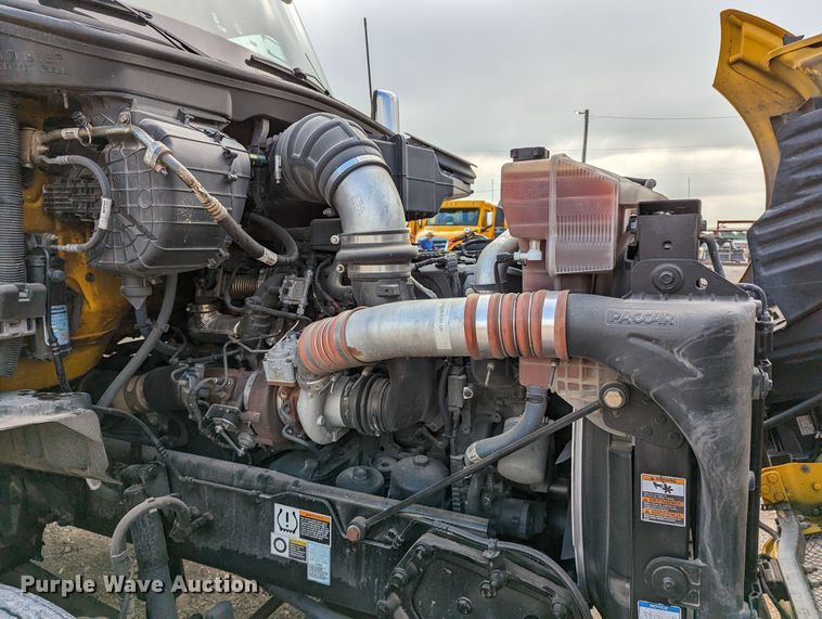 image for item MN9960 2019 Kenworth T680  semi truck