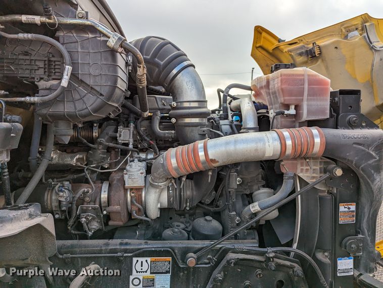 image for item MN9960 2019 Kenworth T680  semi truck