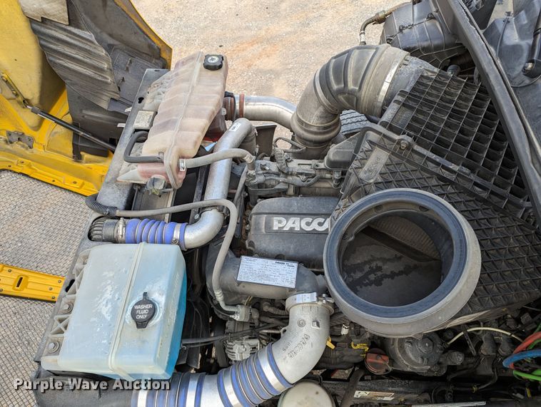 image for item MN9960 2019 Kenworth T680  semi truck