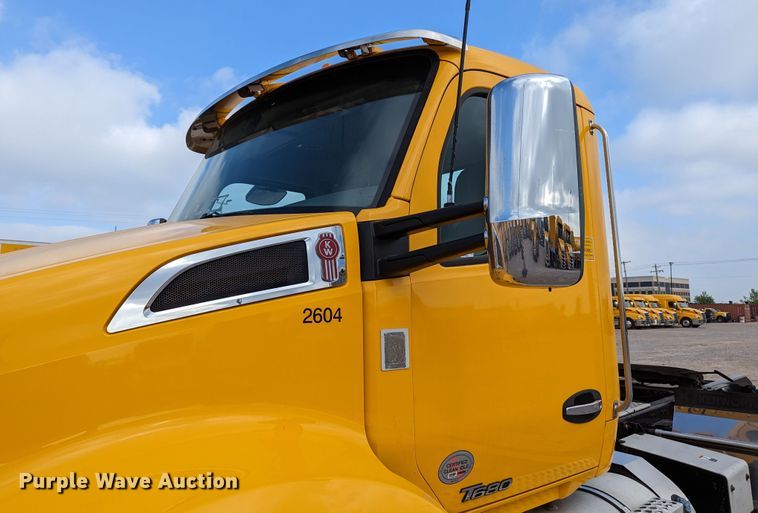 image for item MN9960 2019 Kenworth T680  semi truck