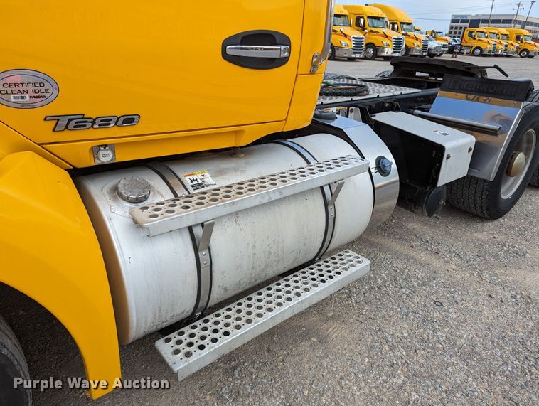 image for item MN9960 2019 Kenworth T680  semi truck