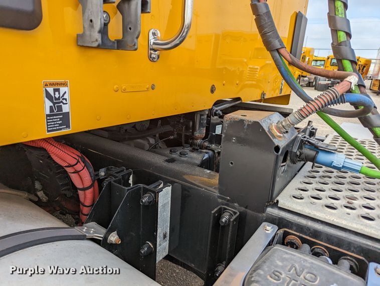 image for item MN9960 2019 Kenworth T680  semi truck