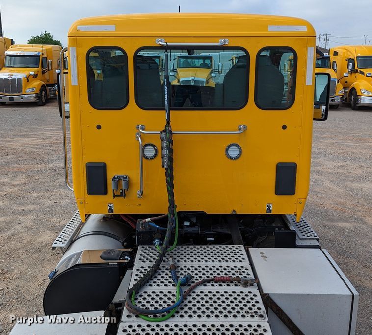 image for item MN9960 2019 Kenworth T680  semi truck