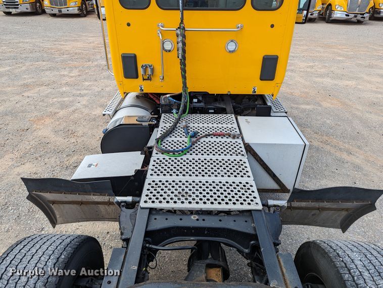 image for item MN9960 2019 Kenworth T680  semi truck