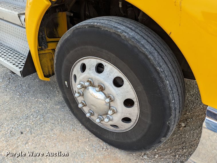 image for item MN9960 2019 Kenworth T680  semi truck