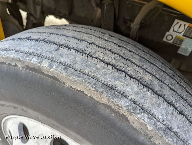 image for item MN9960 2019 Kenworth T680  semi truck