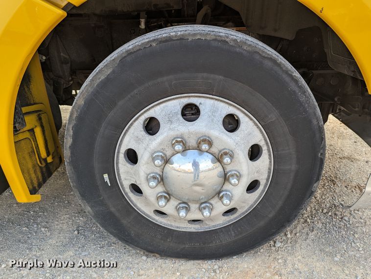 image for item MN9960 2019 Kenworth T680  semi truck