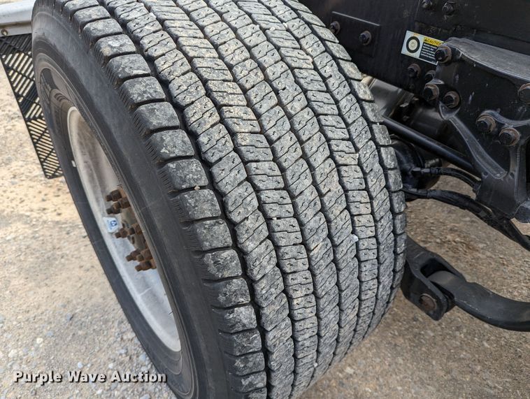 image for item MN9960 2019 Kenworth T680  semi truck