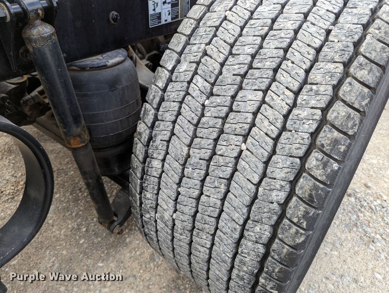 image for item MN9960 2019 Kenworth T680  semi truck