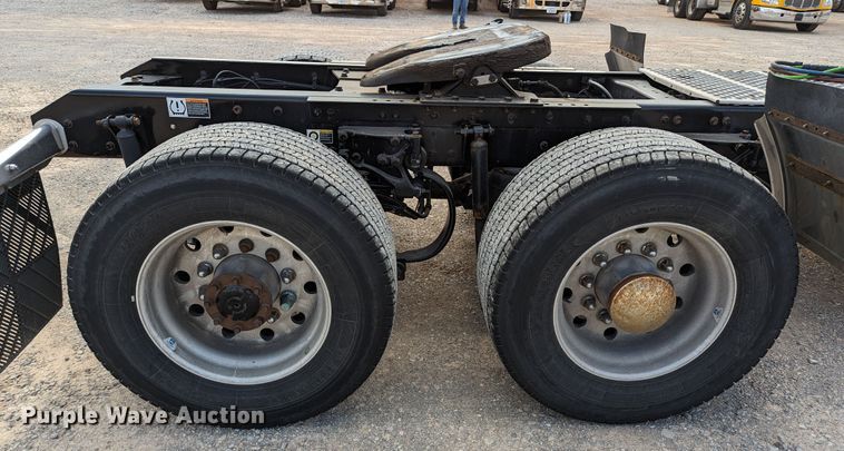 image for item MN9960 2019 Kenworth T680  semi truck