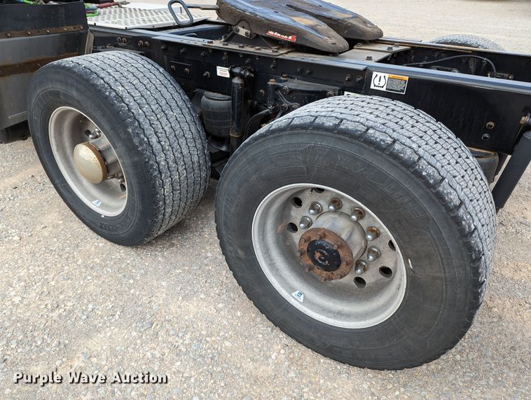 image for item MN9960 2019 Kenworth T680  semi truck