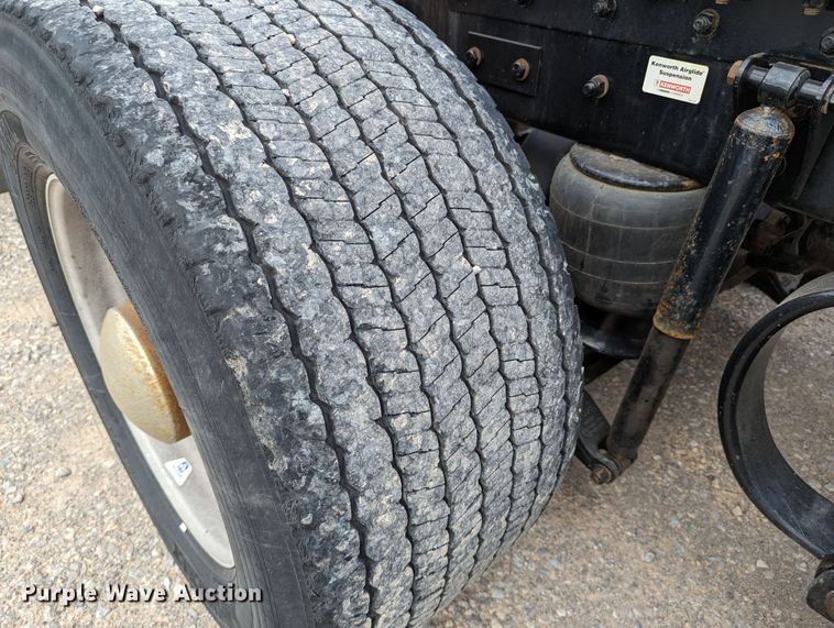 image for item MN9960 2019 Kenworth T680  semi truck