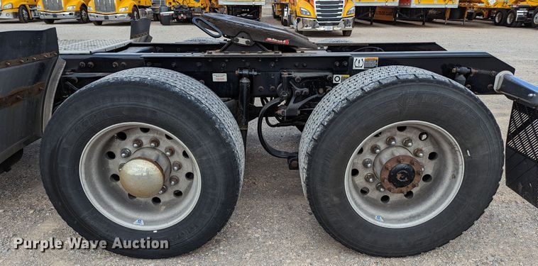 image for item MN9960 2019 Kenworth T680  semi truck