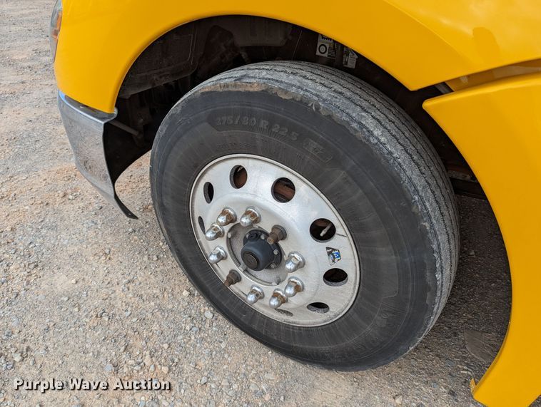 image for item MN9960 2019 Kenworth T680  semi truck