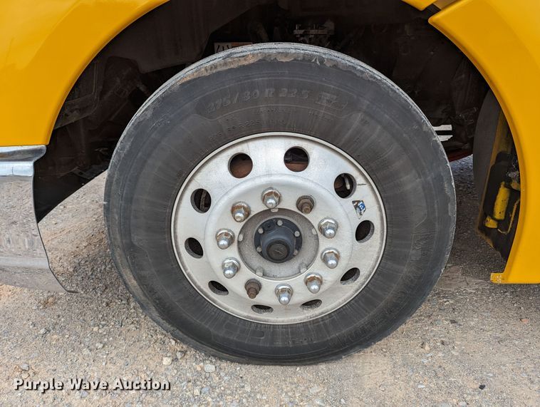 image for item MN9960 2019 Kenworth T680  semi truck