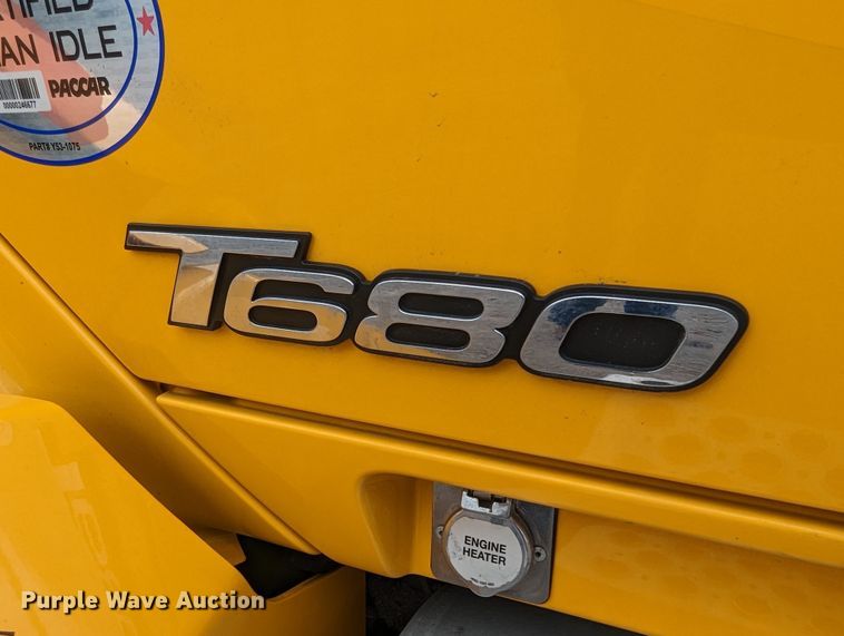 image for item MN9960 2019 Kenworth T680  semi truck