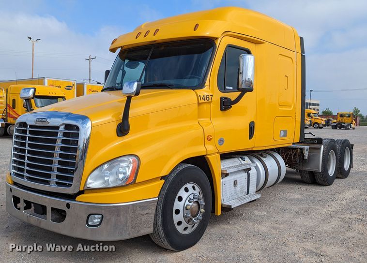 image for item MN9961 2018 Freightliner Cascadia 125  semi truck