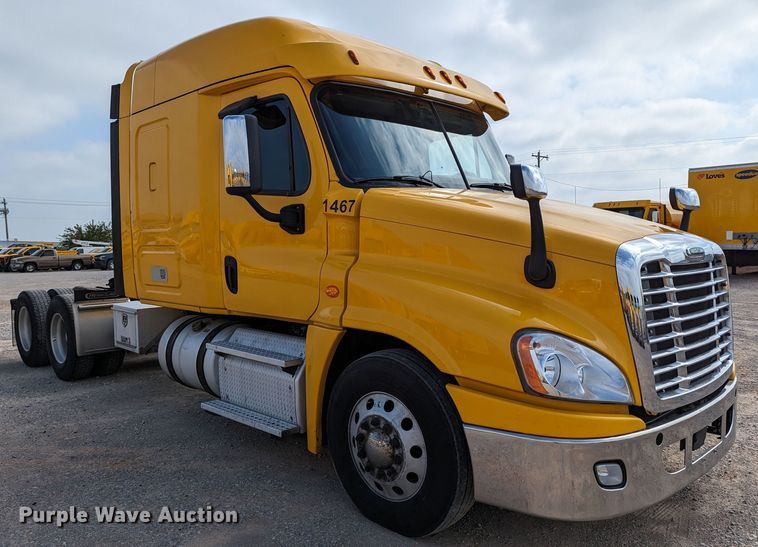 image for item MN9961 2018 Freightliner Cascadia 125  semi truck