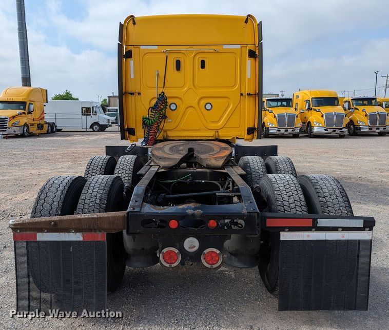 image for item MN9961 2018 Freightliner Cascadia 125  semi truck