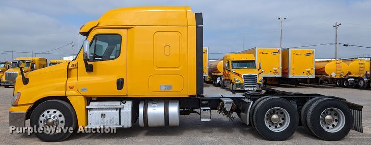 image for item MN9961 2018 Freightliner Cascadia 125  semi truck