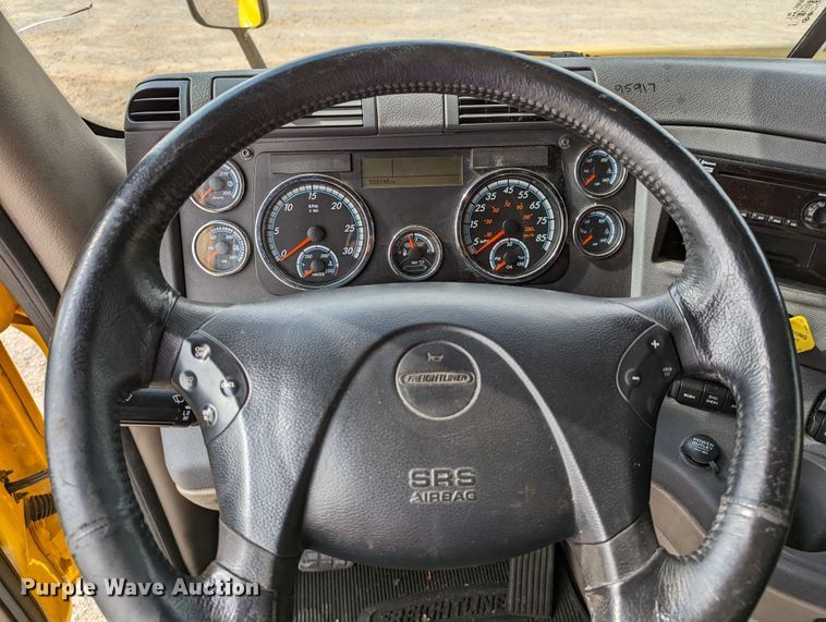 image for item MN9961 2018 Freightliner Cascadia 125  semi truck