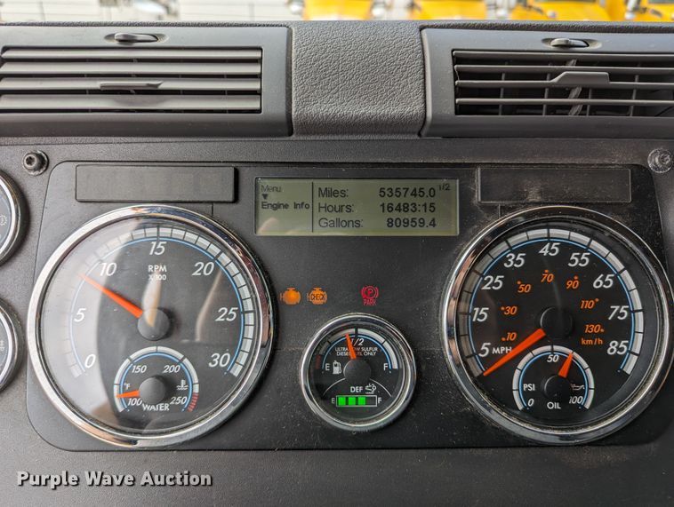 image for item MN9961 2018 Freightliner Cascadia 125  semi truck