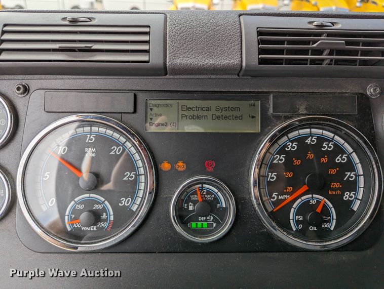 image for item MN9961 2018 Freightliner Cascadia 125  semi truck