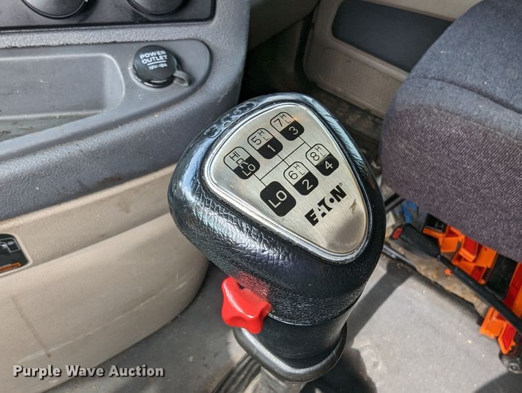 image for item MN9961 2018 Freightliner Cascadia 125  semi truck