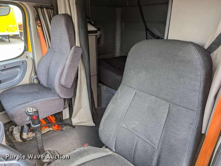 image for item MN9961 2018 Freightliner Cascadia 125  semi truck