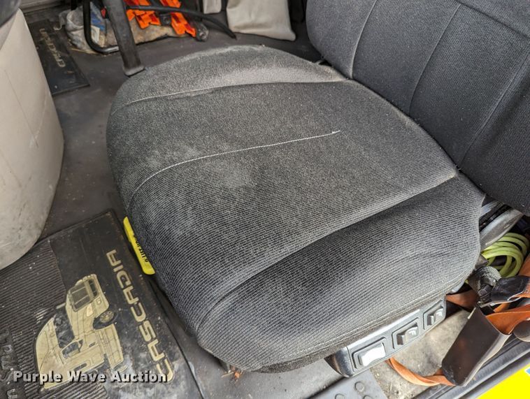 image for item MN9961 2018 Freightliner Cascadia 125  semi truck