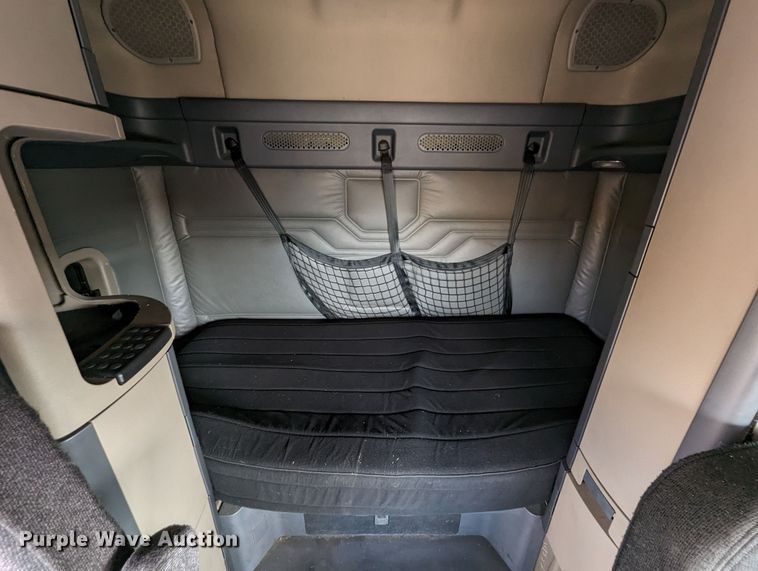 image for item MN9961 2018 Freightliner Cascadia 125  semi truck