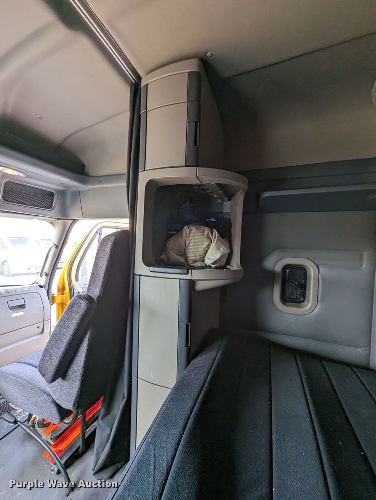 image for item MN9961 2018 Freightliner Cascadia 125  semi truck