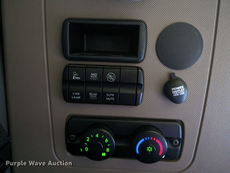 image for item MN9961 2018 Freightliner Cascadia 125  semi truck