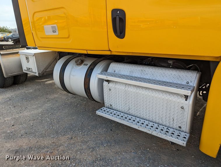 image for item MN9961 2018 Freightliner Cascadia 125  semi truck