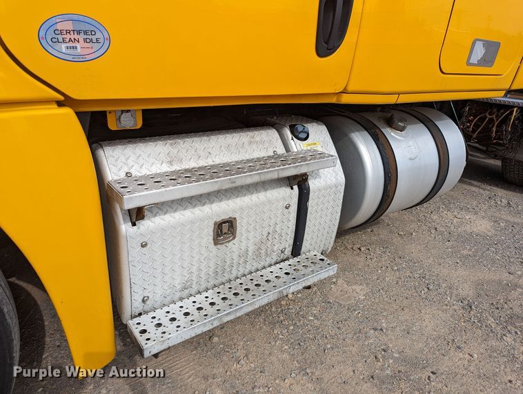 image for item MN9961 2018 Freightliner Cascadia 125  semi truck