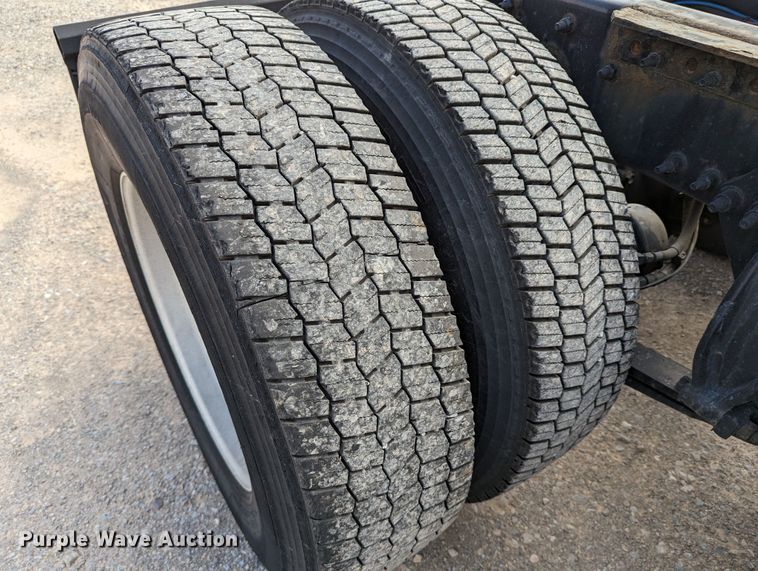 image for item MN9961 2018 Freightliner Cascadia 125  semi truck